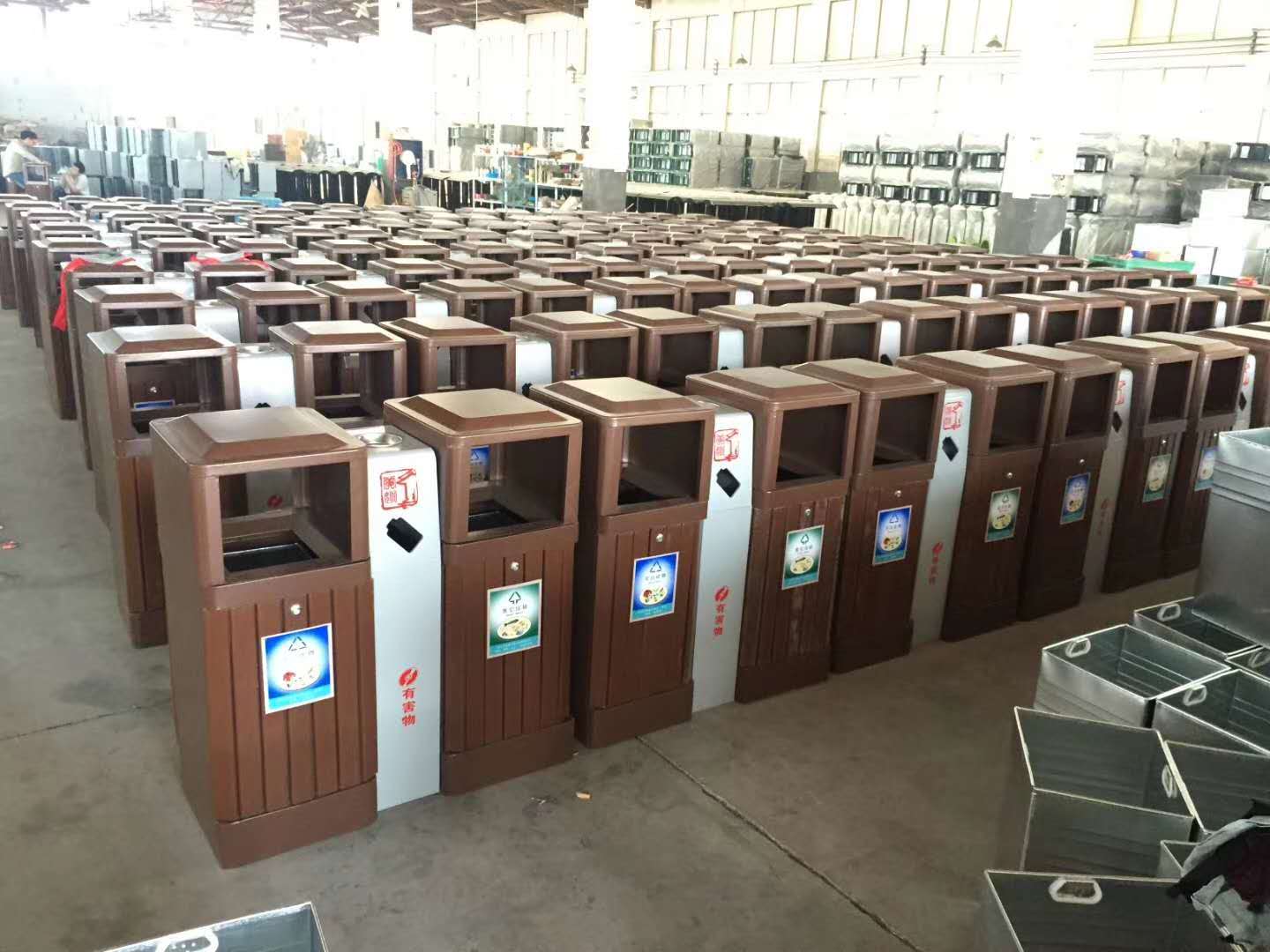 新款環(huán)保分類(lèi)果皮箱